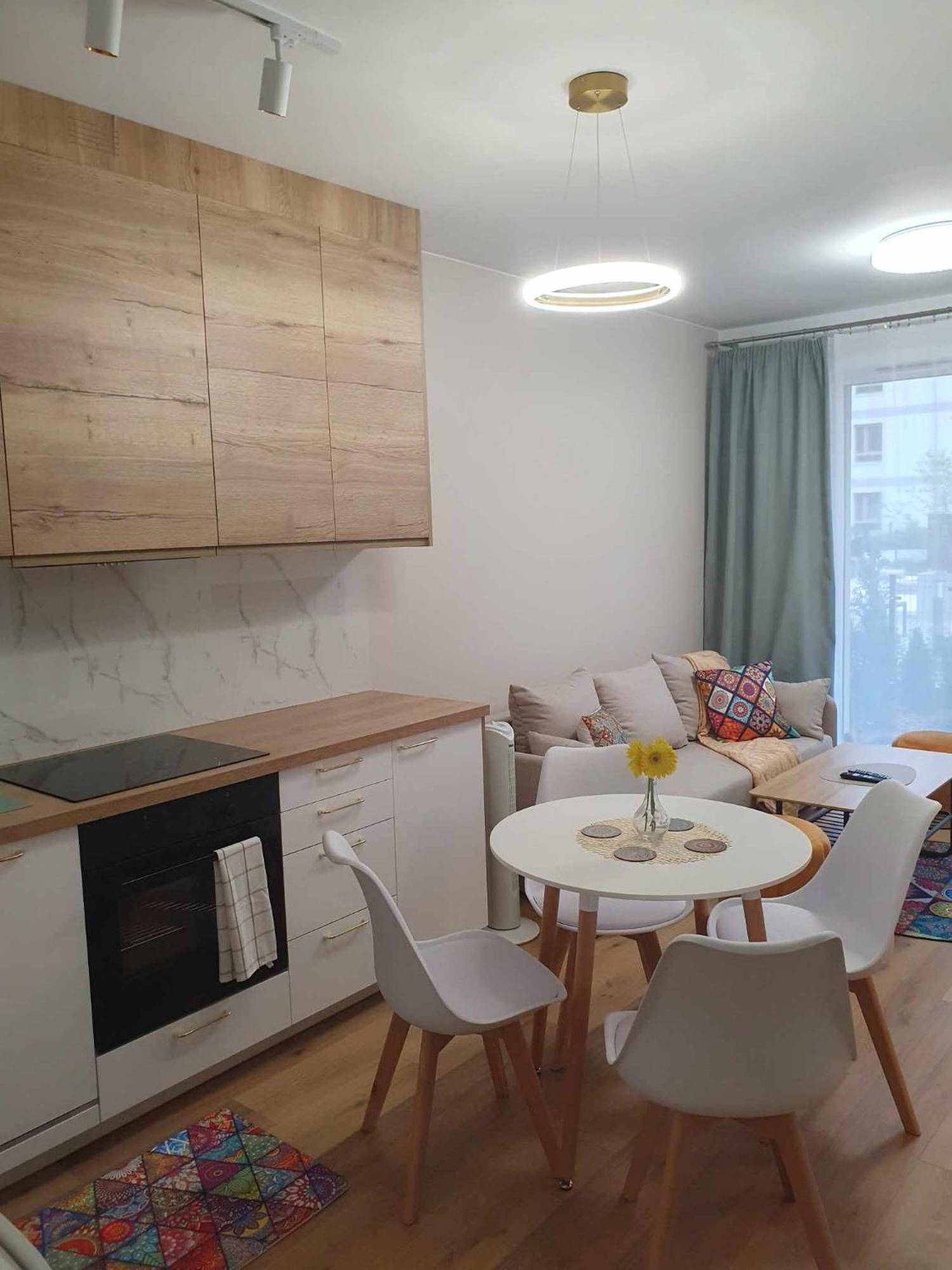 Colorful Apartament 2 Pokojowy Z Malym Ogrodkiem W Warszawie Leilighet