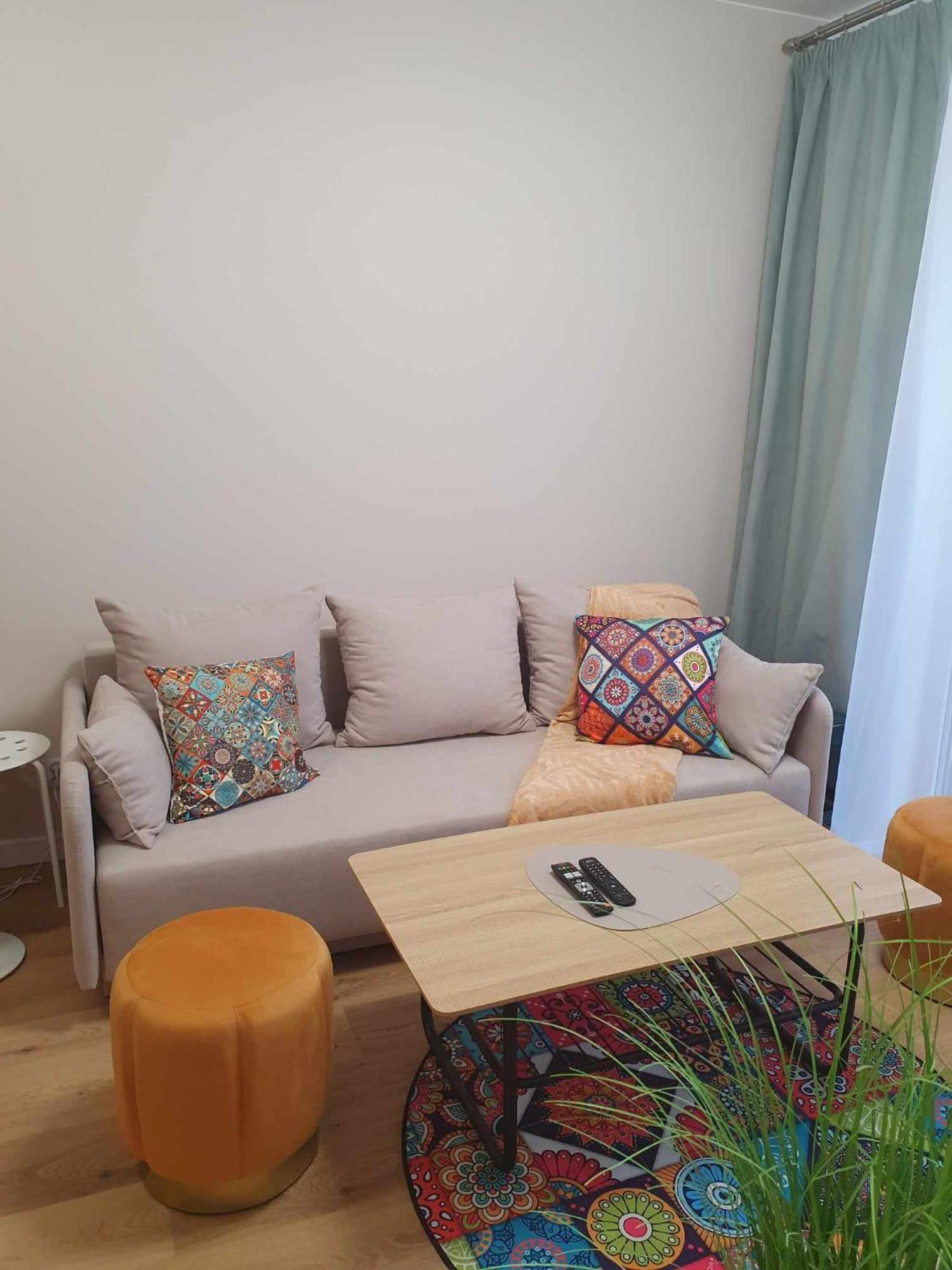 Colorful Apartament 2 Pokojowy Z Malym Ogrodkiem W Warszawie