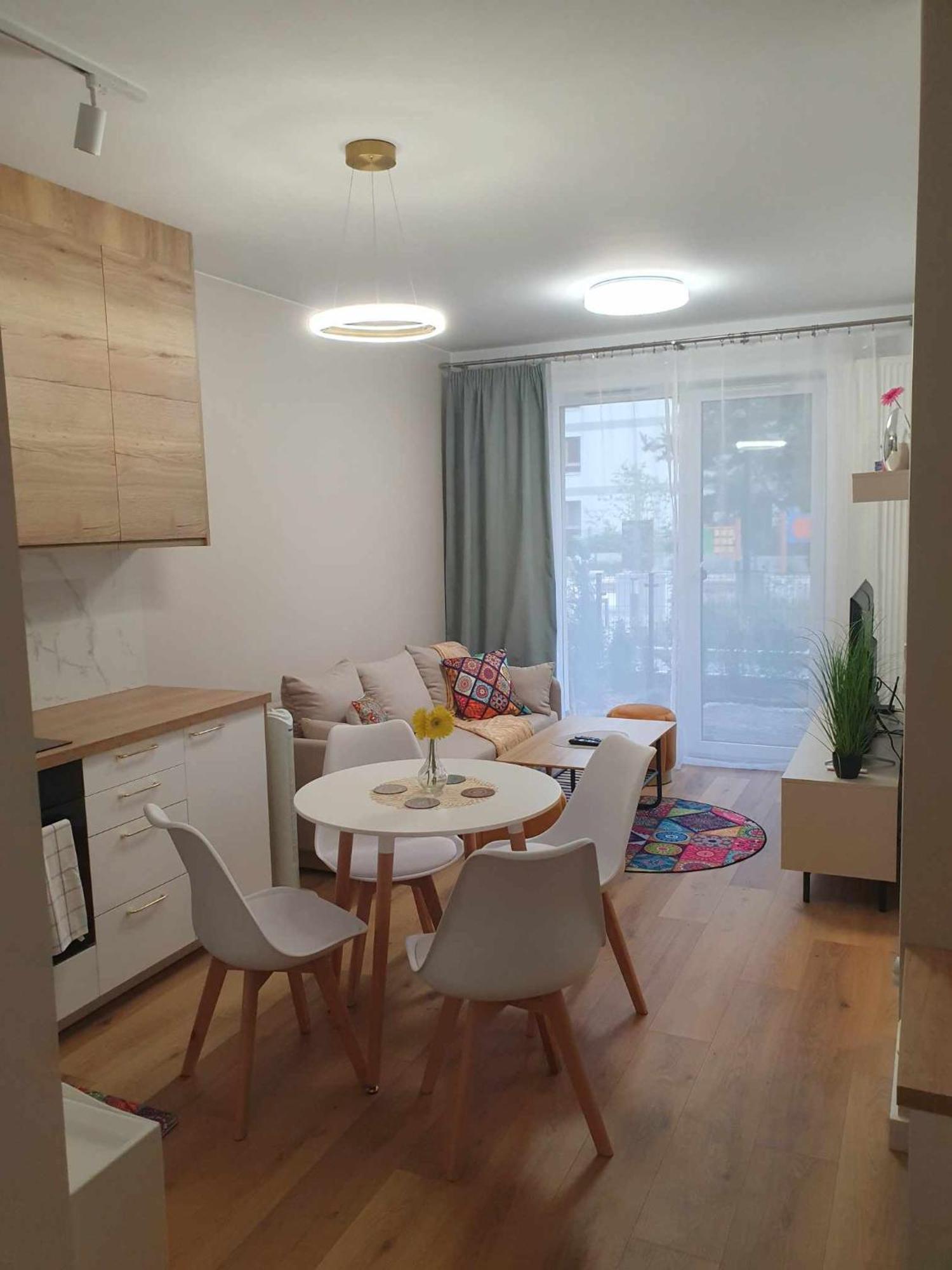 Colorful Apartament 2 Pokojowy Z Malym Ogrodkiem W Warszawie Leilighet *