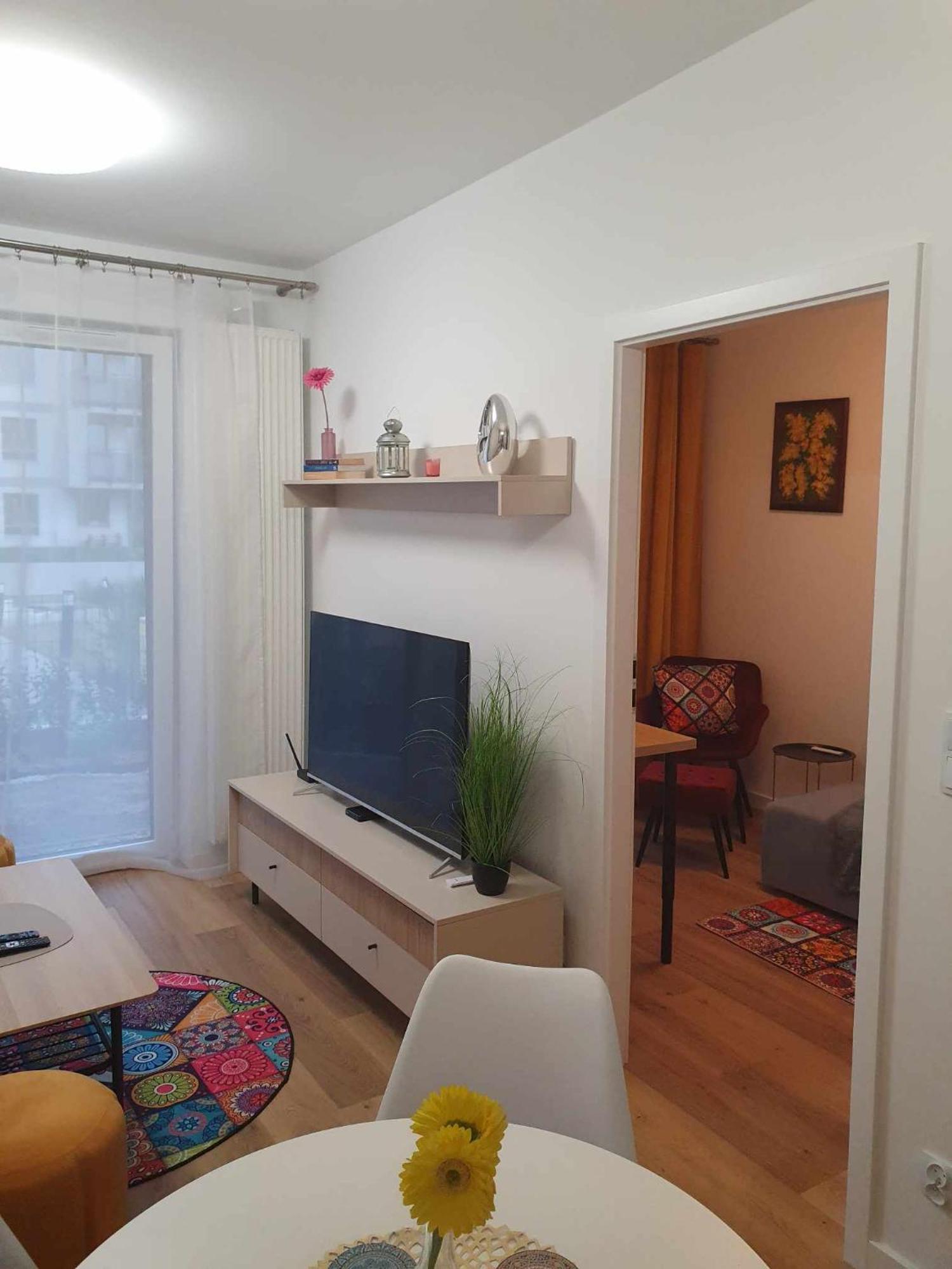 Leilighet Colorful Apartament 2 Pokojowy Z Malym Ogrodkiem W Warszawie Warszawa