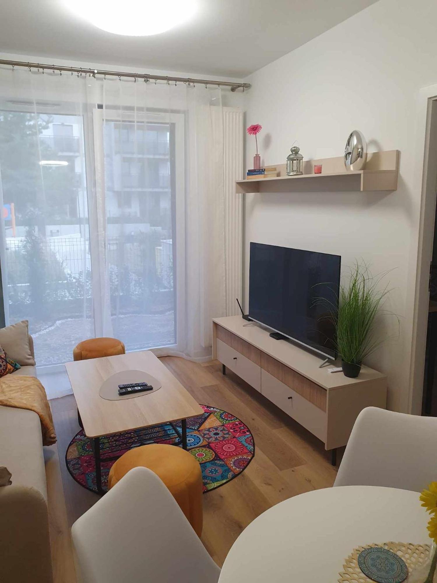 Colorful Apartament 2 Pokojowy Z Malym Ogrodkiem W Warszawie Apartment *