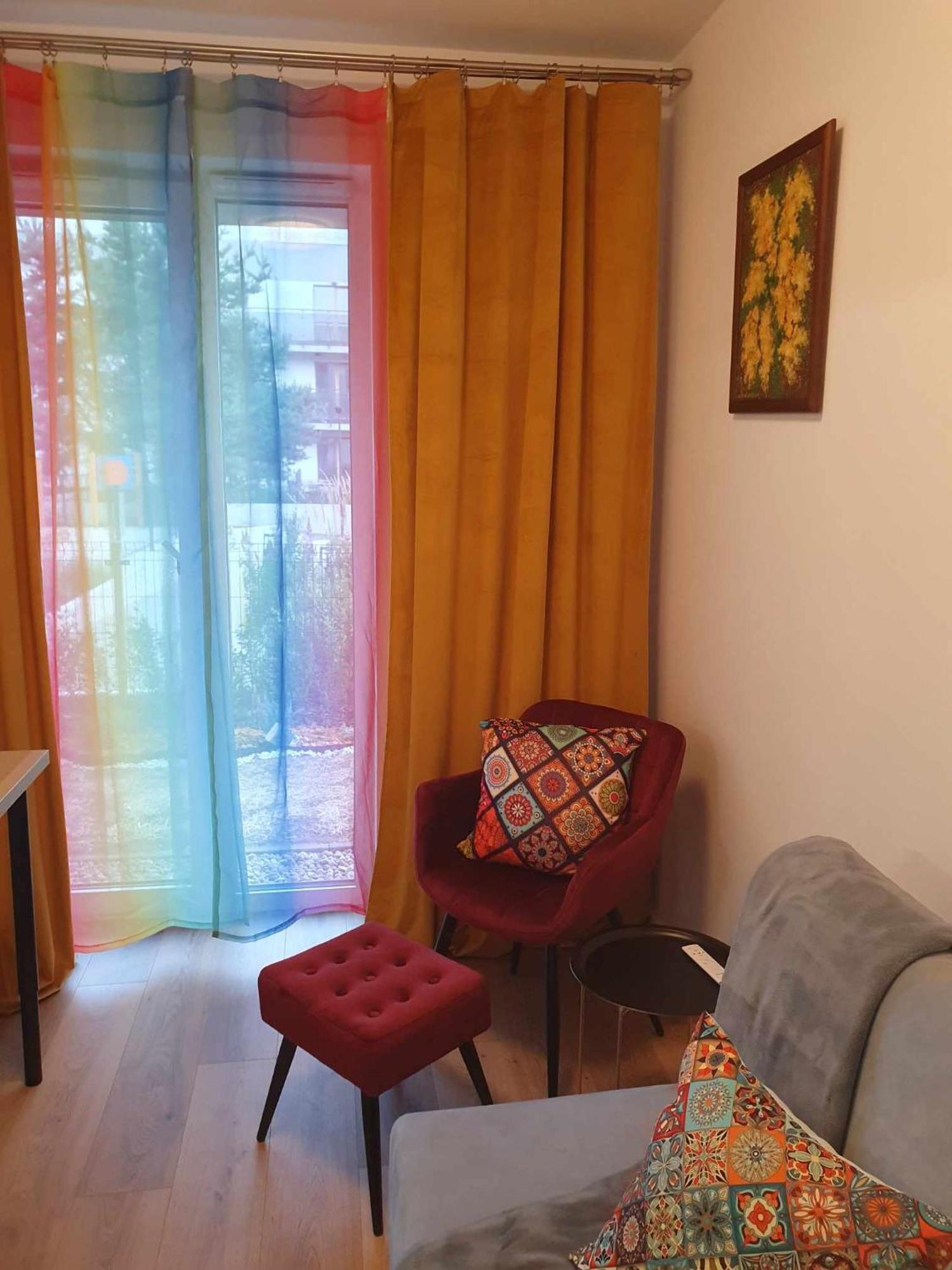 Apartment Colorful Apartament 2 Pokojowy Z Malym Ogrodkiem W Warszawie *